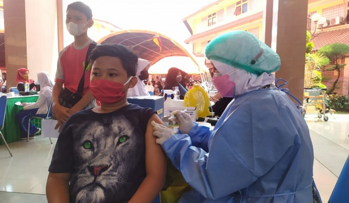 8,632 Students in Tangerang Injected with Pfizer Vaccines