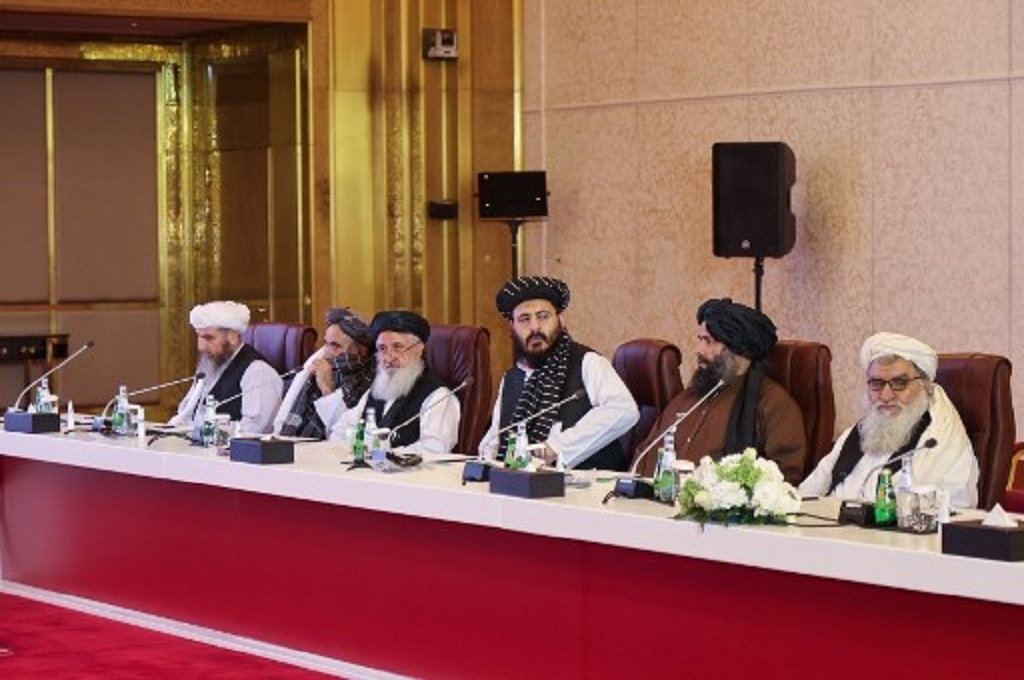 Sejumlah tokoh Taliban dalam sebuah acara dialog di Doha, Qatar. (AFP)