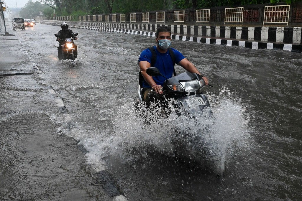 Banjir Rendam New Delhi Usai Diguyur Hujan Lebat 24 Jam