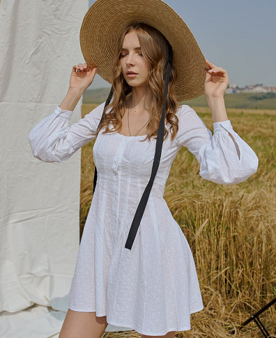 Tips Mix and Match Mini Dress agar Terlihat Santai Tapi Kekinian