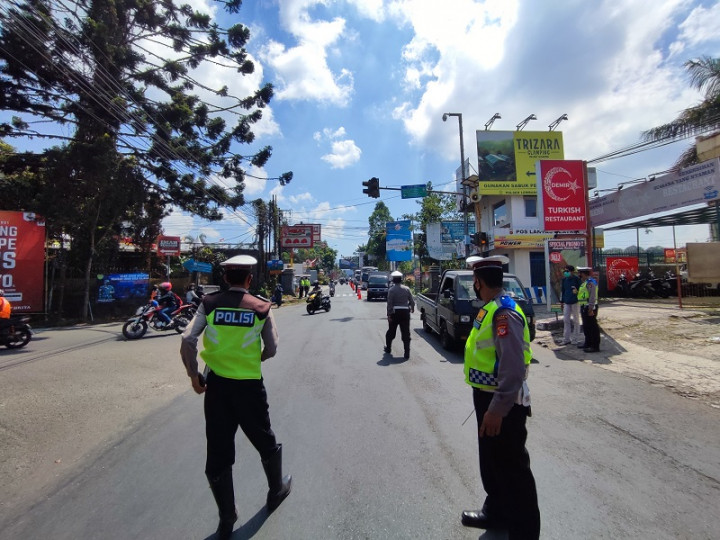 Ganjil Genap di Bandung, Ratusan Kendaraan Diputar Balik Petugas