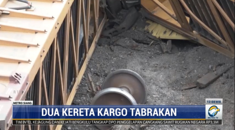 ?Kejadian ini menyebabkan satu orang luka-luka sedangkan satu awak lainnya dilarikan ke rumah sakit untuk mendapatkan perawatan.