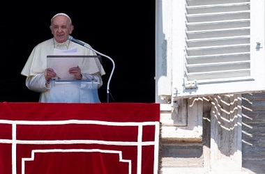 Paus Fransiskus Layangkan Doa untuk Korban Badai Ida
