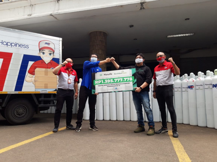 Manulife dan Benih Baik Gandeng Media Group Distribusikan 540 Tabung Oksigen