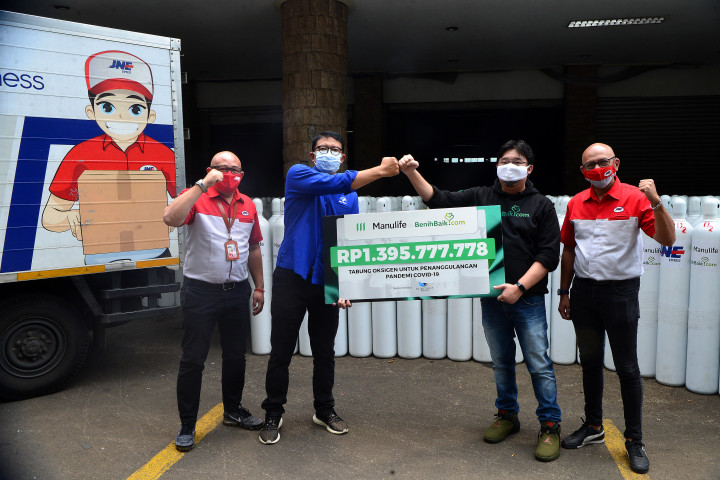 Manulife dan Benih Baik Gandeng Media Group Salurkan 540 Tabung Oksigen