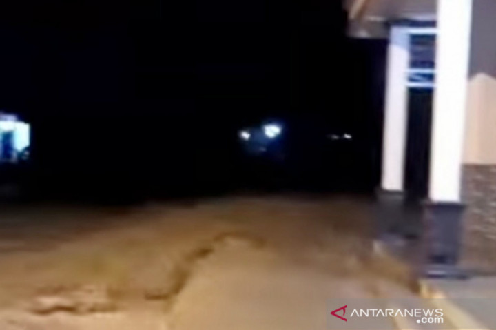 Sungai Cidurian Bogor Meluap, Jembatan dan Belasan Rumah Rusak