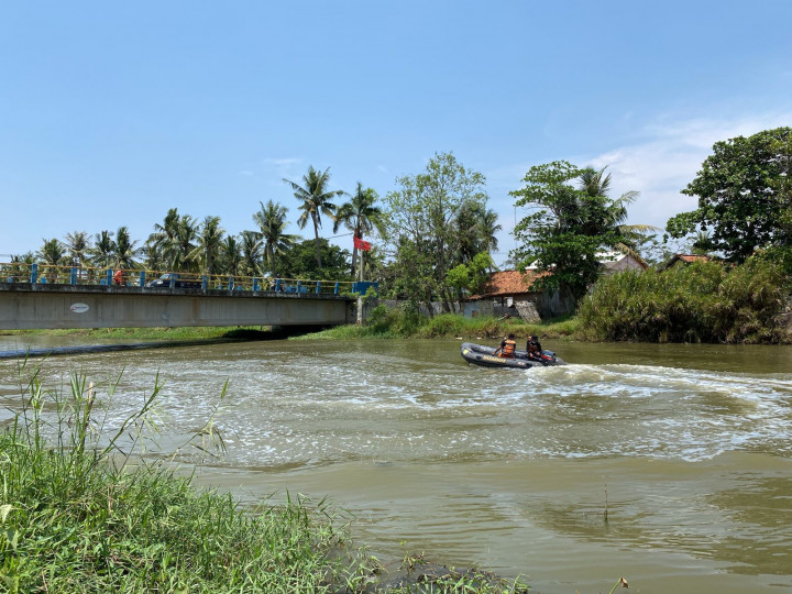 Warga Bekasi Tenggelam Saat Memancing di Kali Ciherang