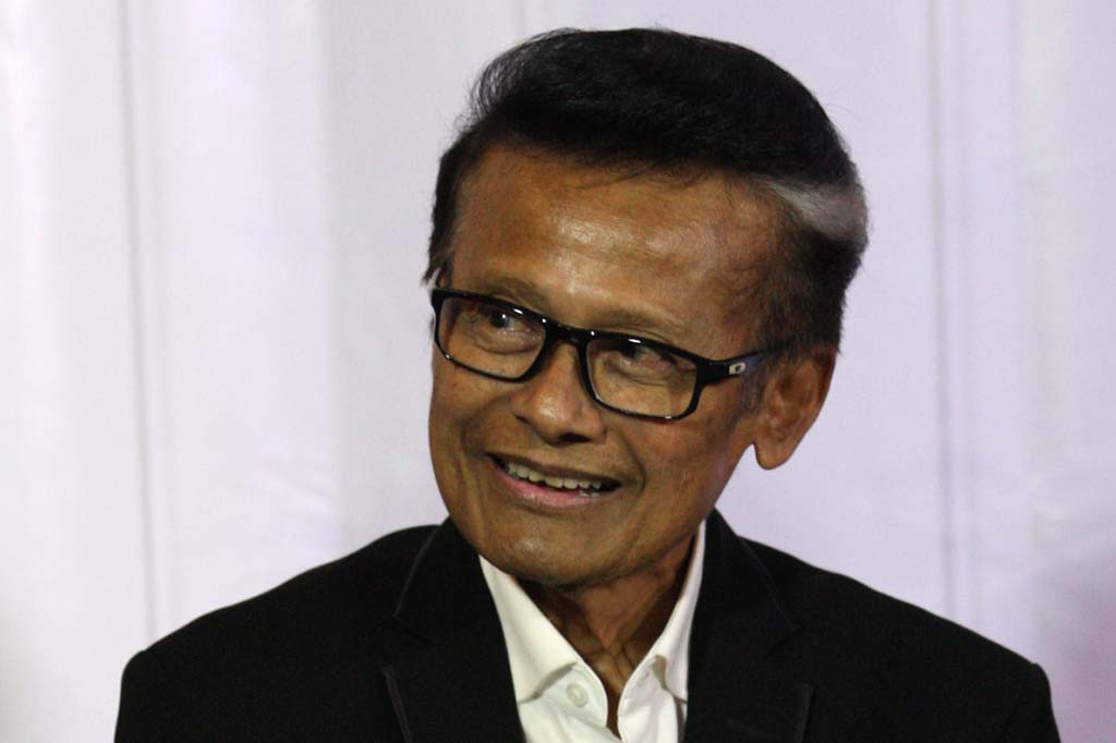 Penyanyi Koes Hendratmo Meninggal Dunia