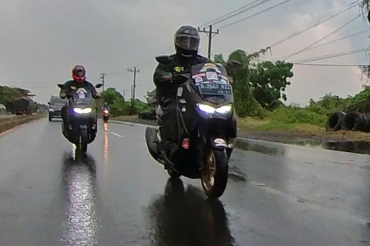 Pentingkah Fitur Kontrol Traksi dan Rem ABS saat Touring Jarak Jauh?
