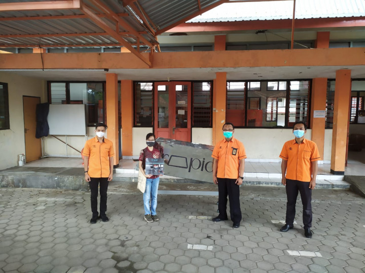 Mahasiswa UKDW Kembangkan Alat Sterilisasi Paket Ekspedisi