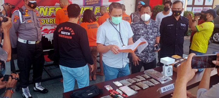 Mahasiswa di Makassar Edarkan 1 Kg Ganja Digagalkan