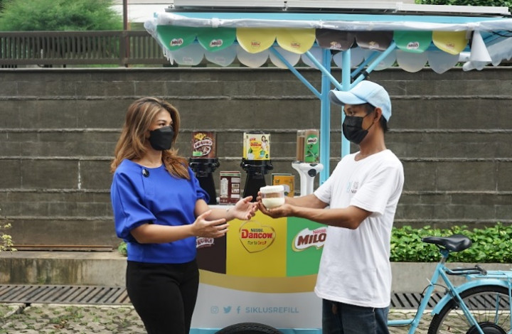 Kemasan Isi Ulang Efektif Mengurangi Sampah Plastik