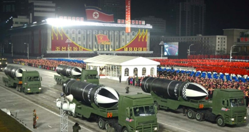 Korea Utara dilaporkan lakukan parade militer pada malam hari Rabu 8 September. Foto: AFP/KCNA via KNS