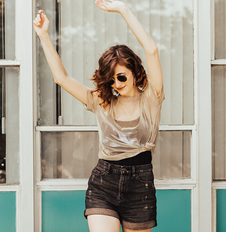 5 Tips Fashion untuk Wanita Bertubuh Mungil