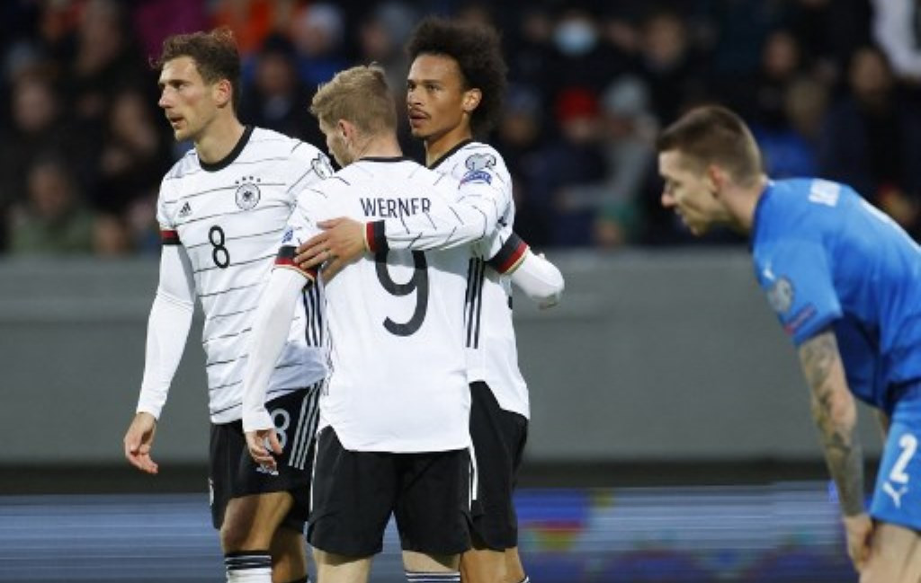 Selebrasi para pemain Jerman bersama Leroy Sane (kanan) usai membobol gawang Islandia (Foto: AFP/Odd Andersen)
