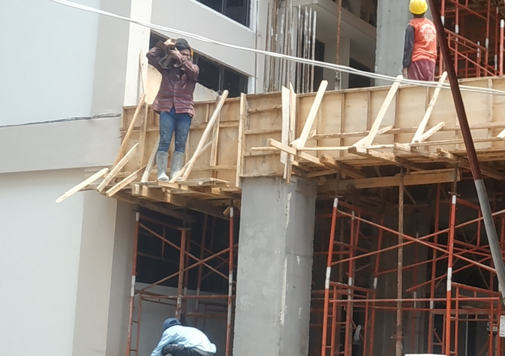 Pembangunan Gedung Baru 4 Lantai di lingkungan DPRD Kota Bekasi. (Medcom.id/Antonio)