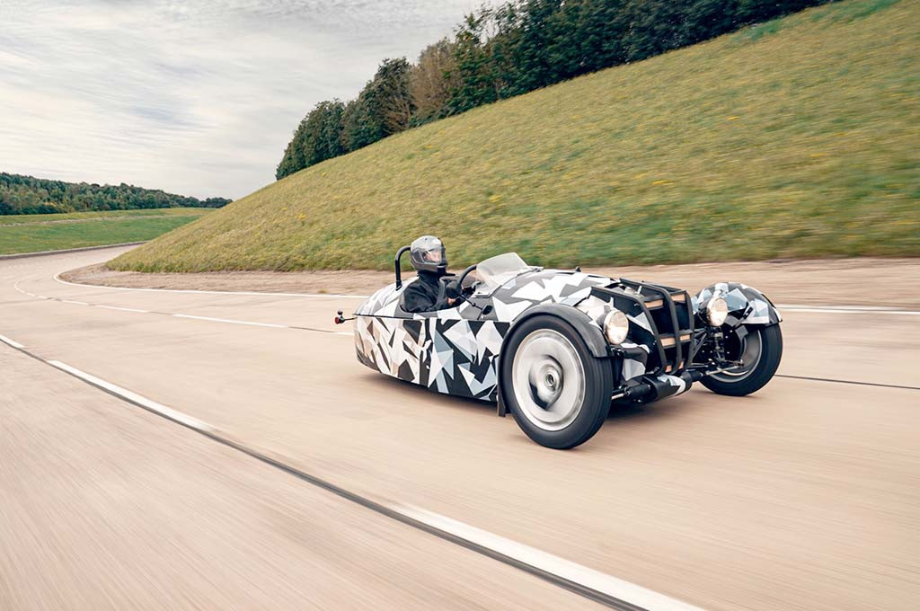 Morgan 3 Wheeler yang sedang diujicoba sudah tidak menggunakan mesin V-Twin di depannya. Motor Authority