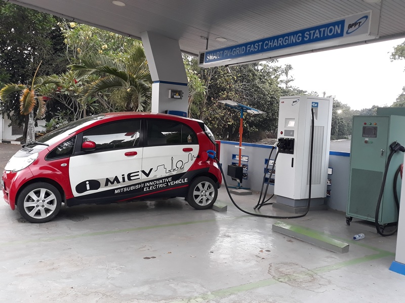 Salah satu SPBU listrik di wilayah Tangerang - - Foto: Medcom