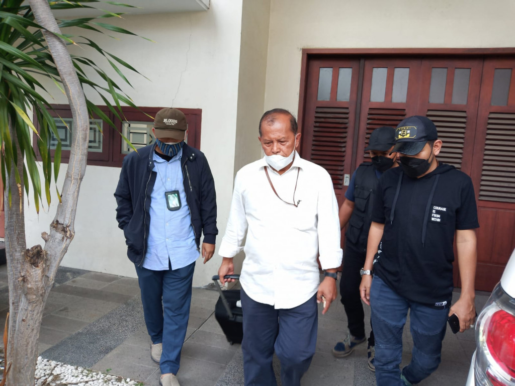 Buronan korupsi Lomba Keterampilan Siswa (LKS) SMK XVIO Kemendiknas 2009, Joko Sutrisno, ditangkap kejaksaan. Istimewa