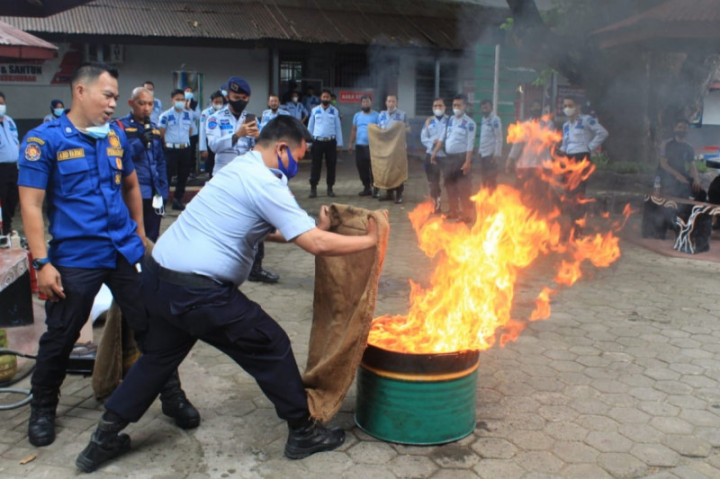 Lapas Makassar Simulasi Penanganan Kebakaran