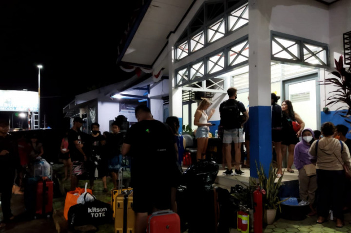 Kapal Wisata Labuan Bajo Terbakar, 21 Wisatawan Dievakuasi