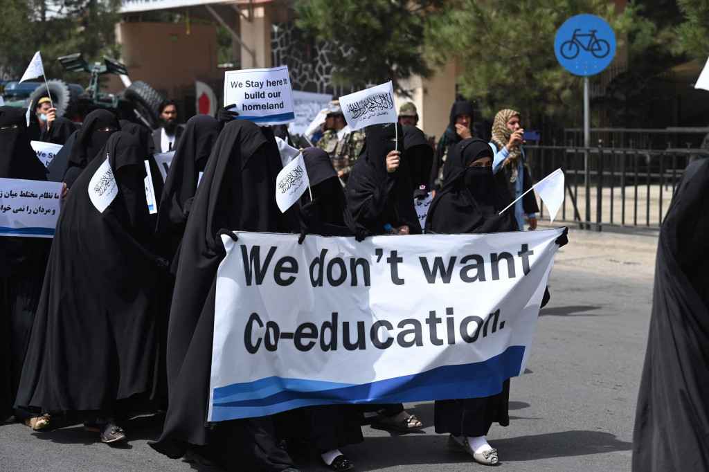 Ratusan Perempuan Afghanistan Gelar Aksi Pro Taliban