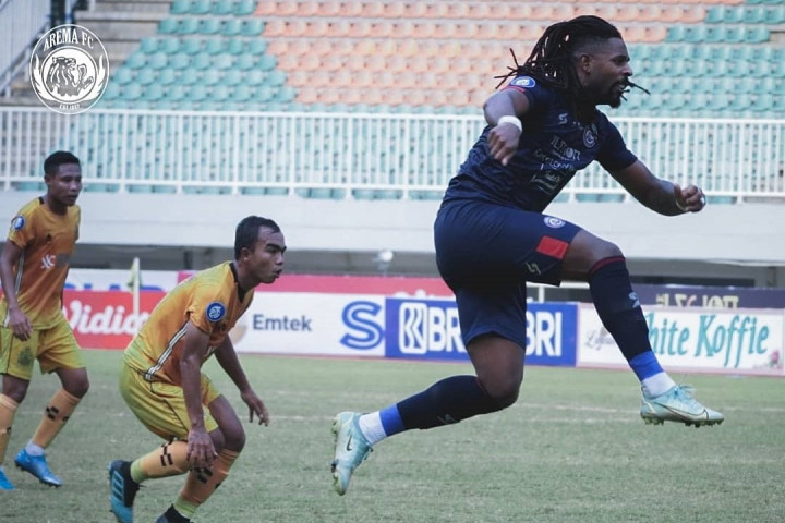 Arema Berbagi Poin dengan 10 Pemain Bhayangkara FC