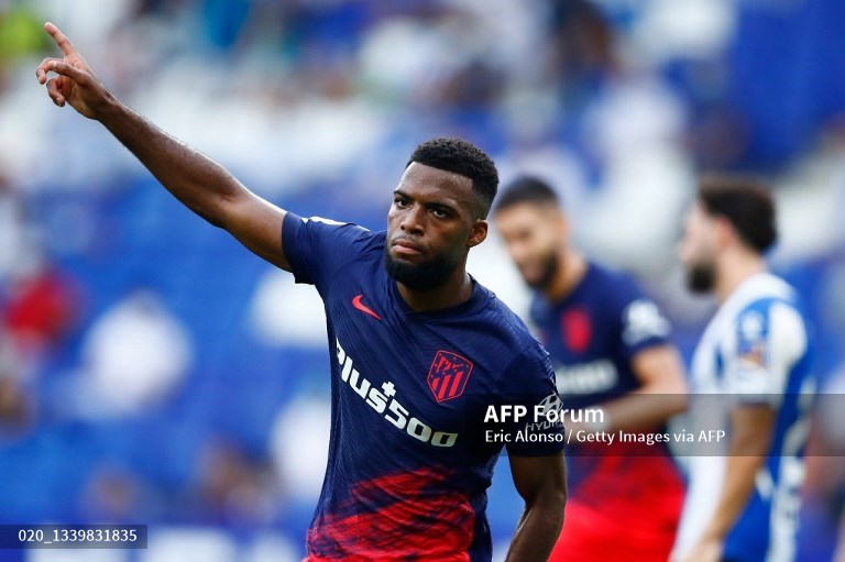 Gelandang Atletico Madrid, Thomas Lemar, merayakan golnya ke gawang Espanyol (AFP/Eric Alonso)