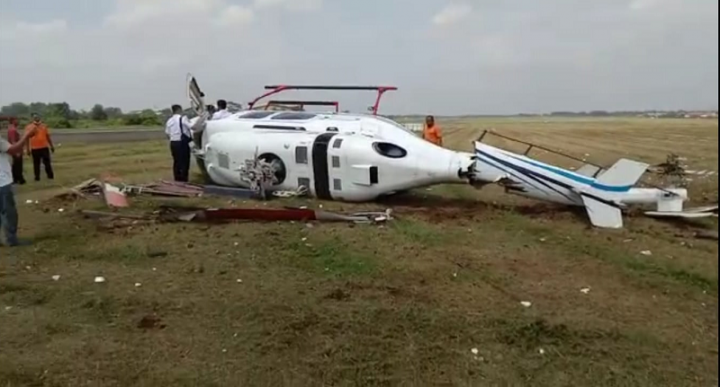 Helikopter Kemenhub Terguling di Bandara Budiarto Tangerang