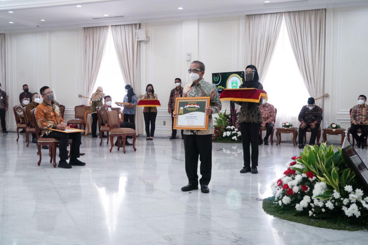 Sukses Penuhi Kebutuhan Pangan Nasional, Herman Deru Dianugerahi Penghargaan Abdi Bakti Tani 2021