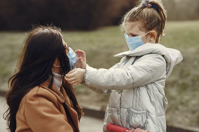 Bagaimana mengatasi perkembangan emosional anak akibat penggunaan masker? Ini tips dari ahli. (Foto: Ilustrasi/Pexels.com)