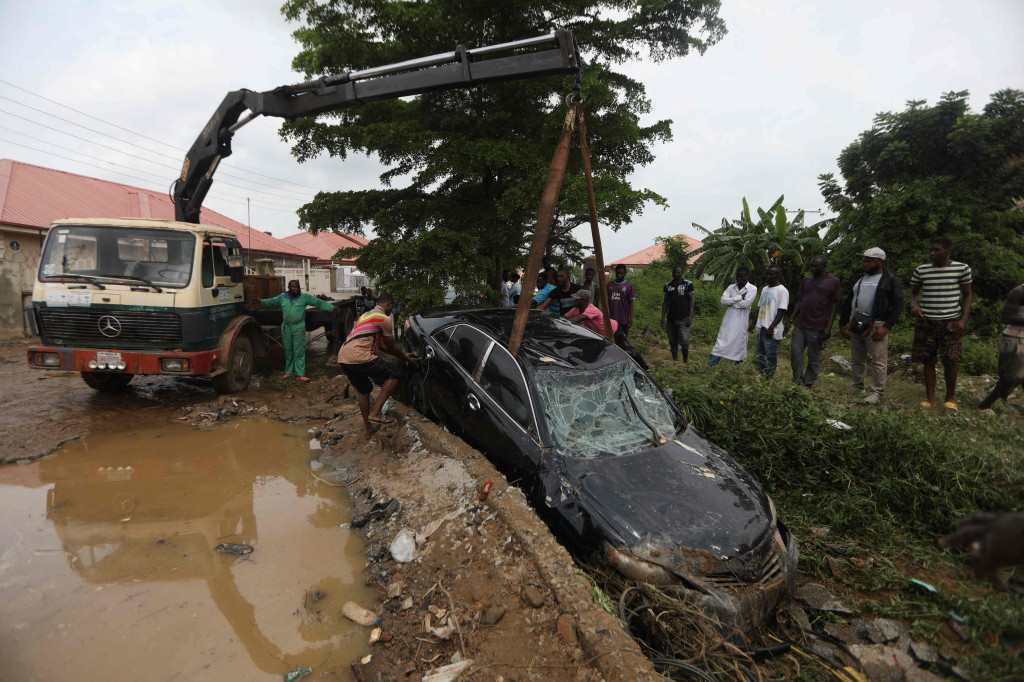 Potret Mobil hingga Rumah Terseret Banjir Bandang di Nigeria