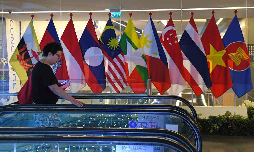 Ilustrasi bendera negara-negara ASEAN. Foto: AFP.