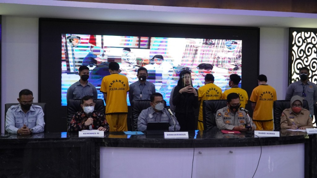 Konferensi Pers penangkapan pelaku sertifikat vaksin (Foto: Kemenkes RI)