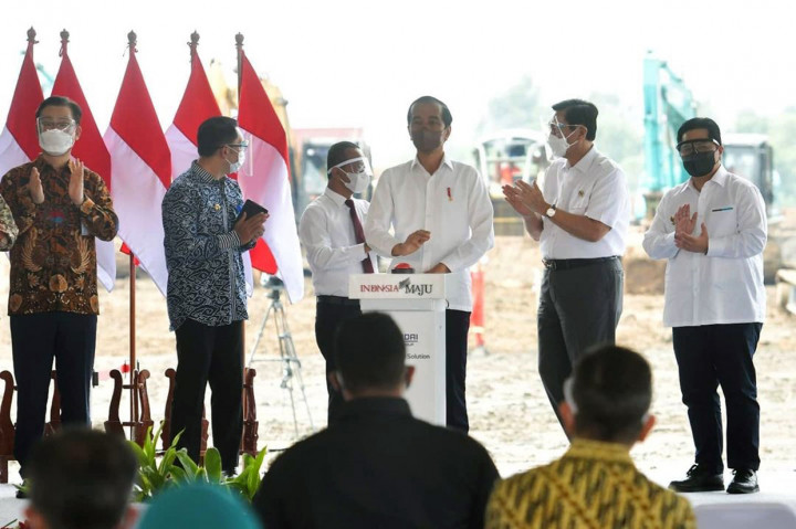 Foto: Jokowi Groundbreaking Pabrik Baterai Kendaraan Listrik Pertama di Asia Tenggara