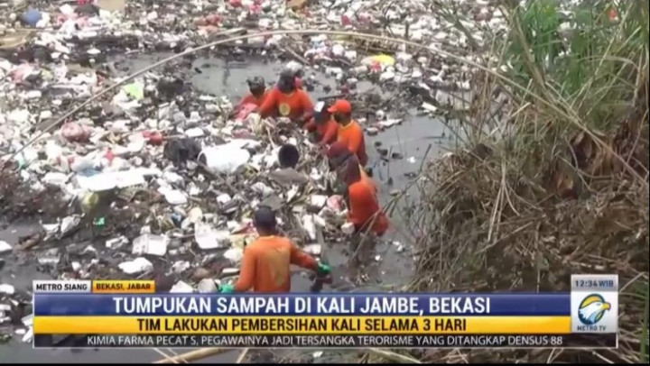 Volume Sampah di Kali Jambe Bekasi Mencapai Ratusan Ton