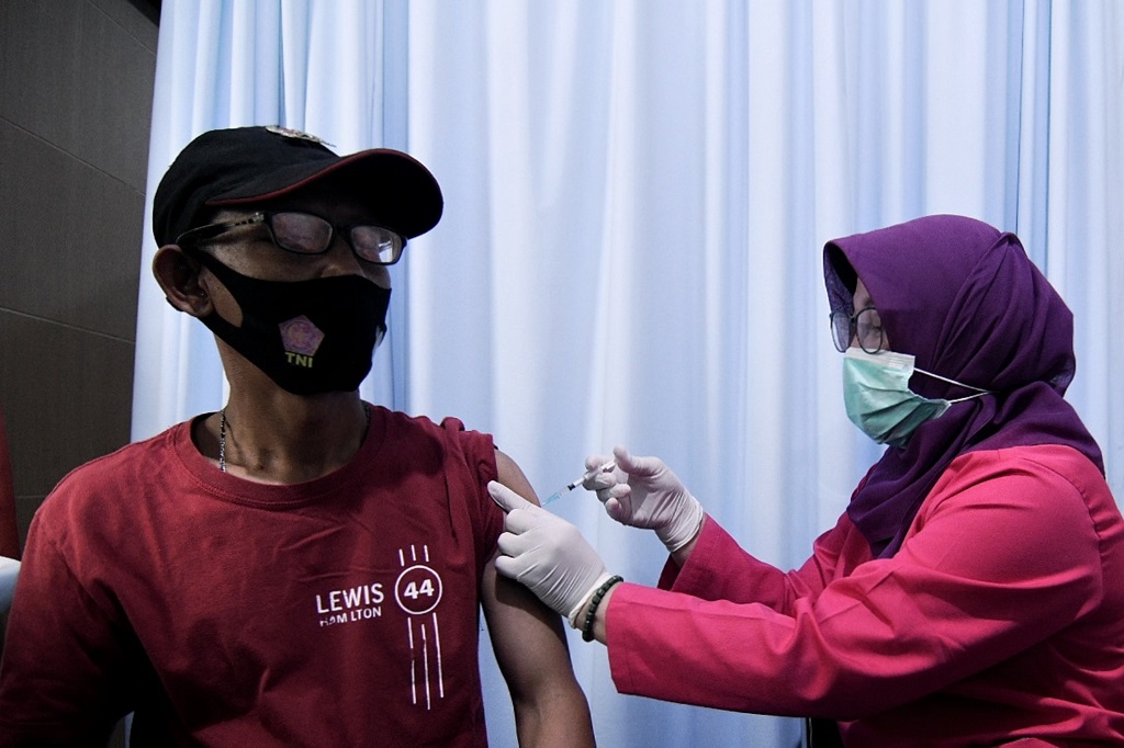 Ilustrasi pemberian vaksin covid-19 bagi masyarakat Indonesia. Foto: dok MI/Andri Widiyanto.