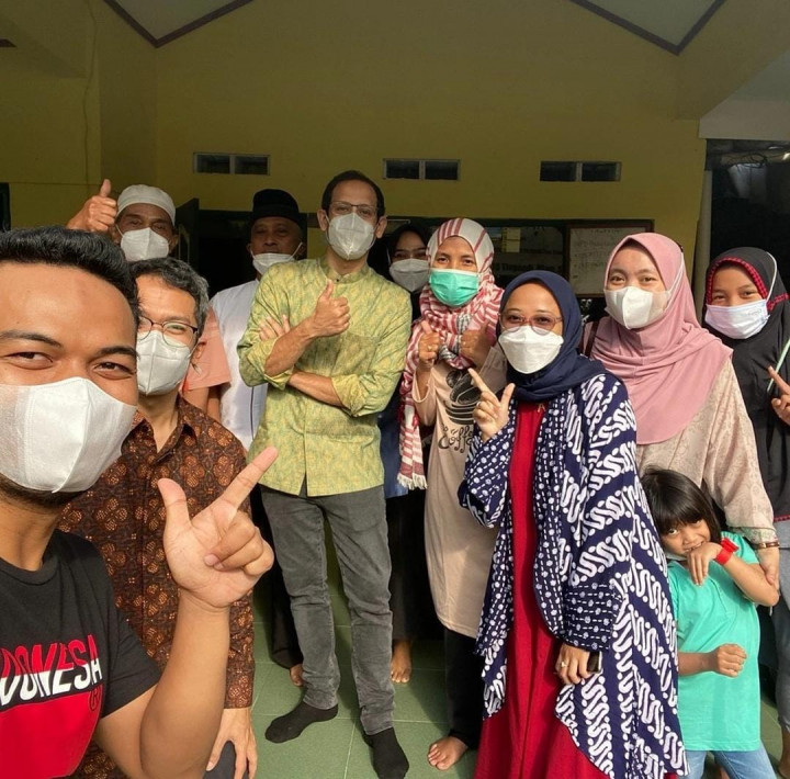 Tidur di Sebelah Kandang Ayam, Nadiem Mengaku Nyenyak <i>Nginap</i> di Rumah Guru