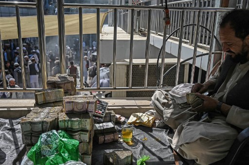 Kehabisan Dolar, Bank Afghanistan Minta Lebih Banyak Uang ke Taliban