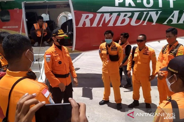 3 Awak Rimbun Air Dievakuasi ke Timika, Kotak Hitam Ditemukan