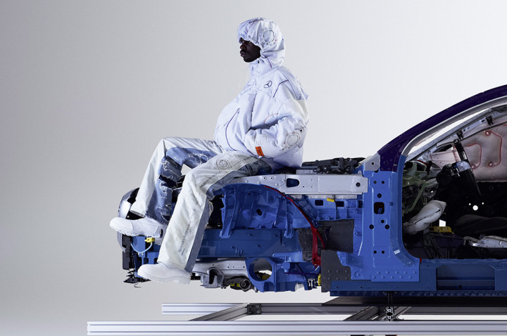 Mercedes-Benz Siapkan Seri Pakaian Berbahan Airbag Bekas