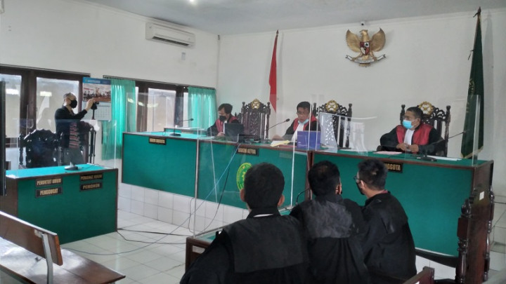 Diadili, Pengirim Sate Sianida Didakwa 7 Pasal Sekaligus