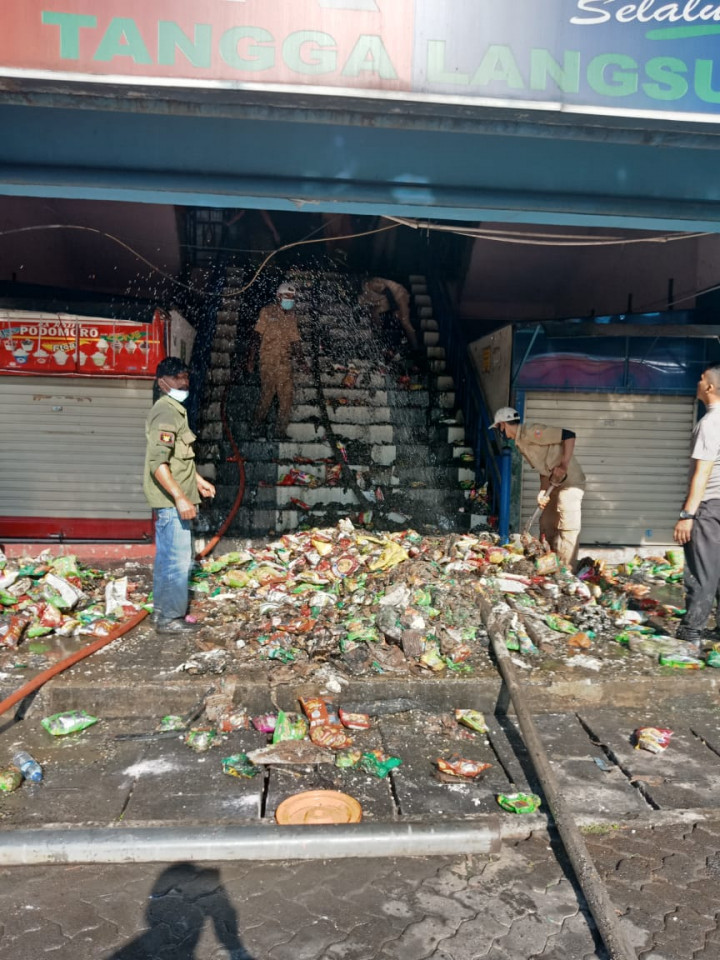 Mal Plaza Pondok Gede Bekasi Terbakar