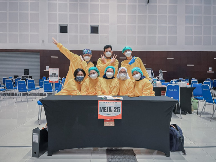 Cerita Mahasiswa Unair Menjadi Relawan Vaksinasi Covid-19