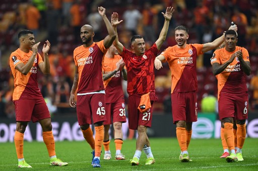 Selebrasi kemenangan para pemain Galatasaray. (Ozan KOSE / AFP)