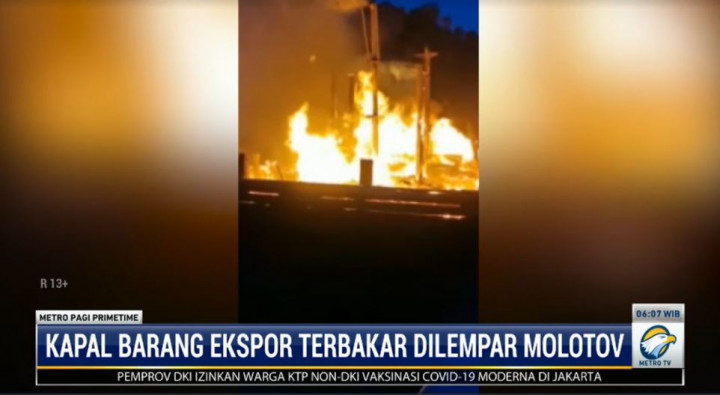 Dilempar Molotov, Kapal Barang Ekspor Bermuatan Miliaran Rupiah Terbakar