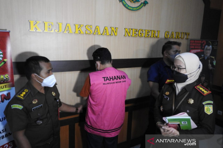 Buron 12 Tahun, Koruptor di Garut Ditangkap