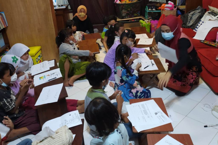 Sederhana tapi Penting, UNJ Kenalkan Bahasa Asing di Taman Bacaan