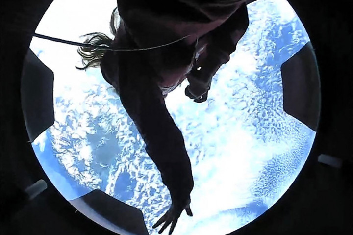 Tiga Hari di Luar Angkasa, Empat Turis SpaceX Kembali ke Bumi