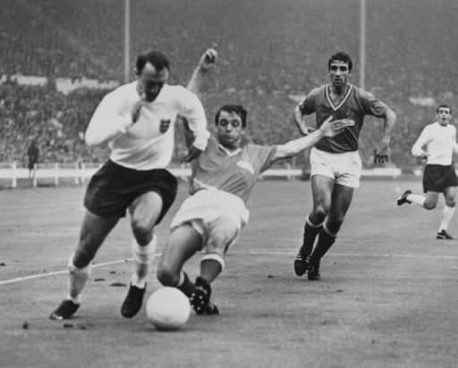 Striker Legendaris Inggris Jimmy Greaves Meninggal Dunia